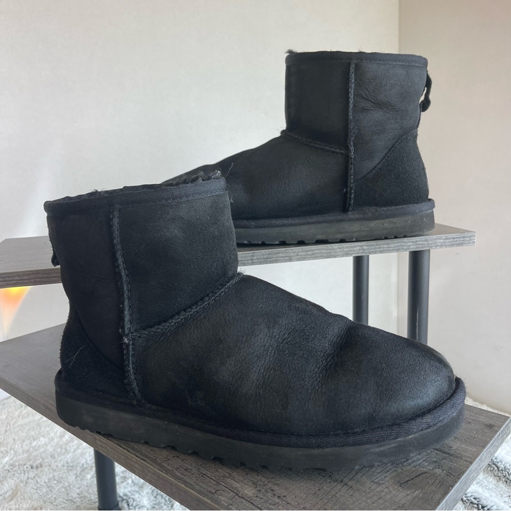 UGG Black Classic Mini II Boot Size 7.0 - Picture 2 of 13